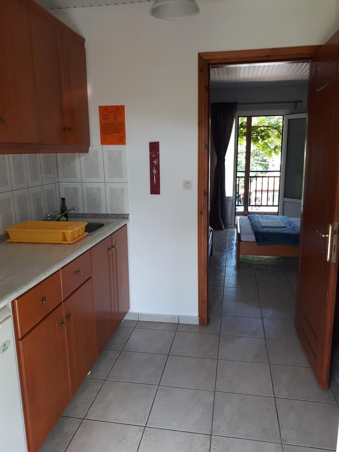 Helena Apartments 파랄리아 판탈레이모노스 외부 사진
