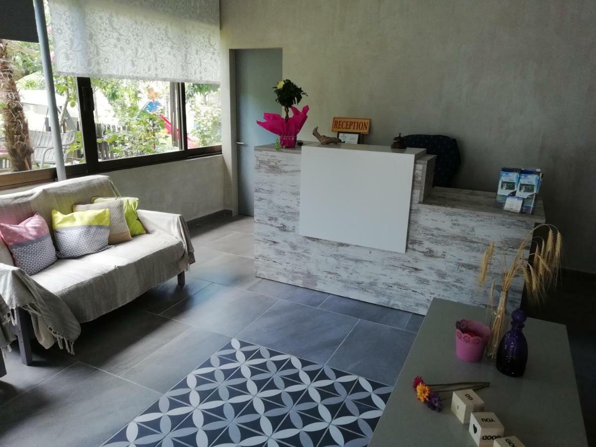 Helena Apartments 파랄리아 판탈레이모노스 외부 사진